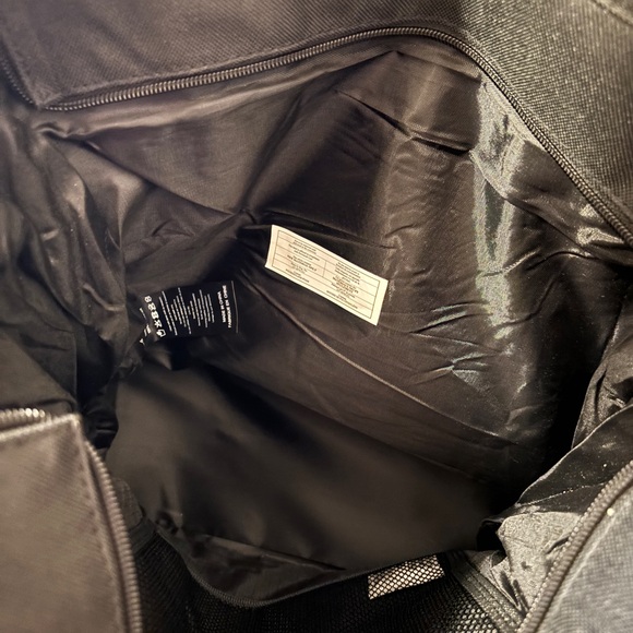 An Ed Hardy messenger bag. - Picture 6 of 6